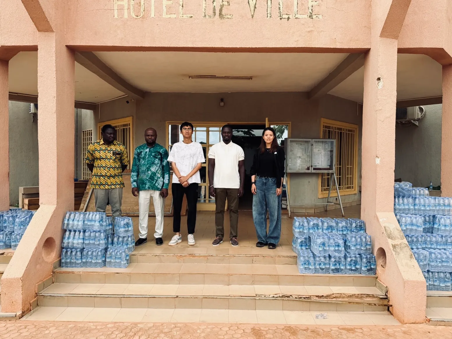 Don d'eau à la mairie de Saaba